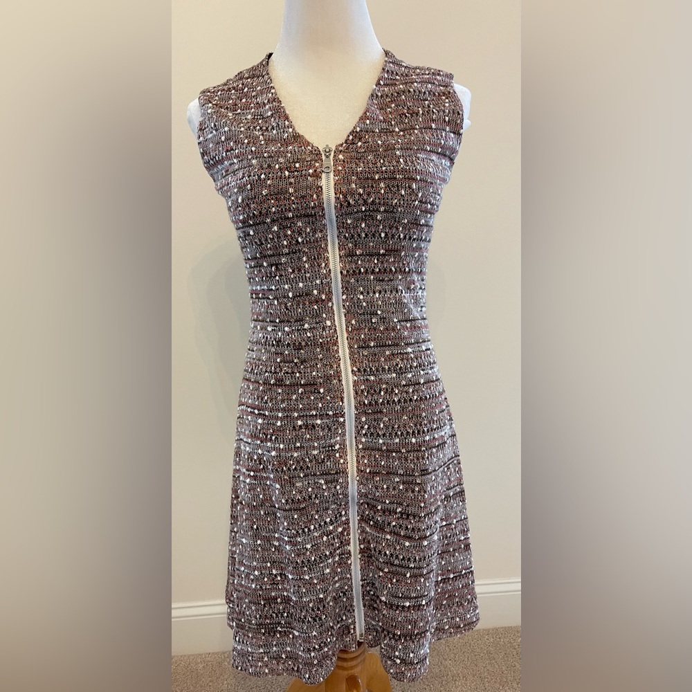 Ivonne Sleeveless Dress with Zipper Women’s size M